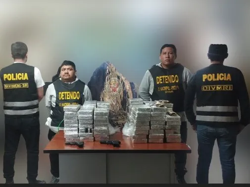 POLICÍAS DECOMISAN 92 PAQUETES DE DROGA EN OCOÑA