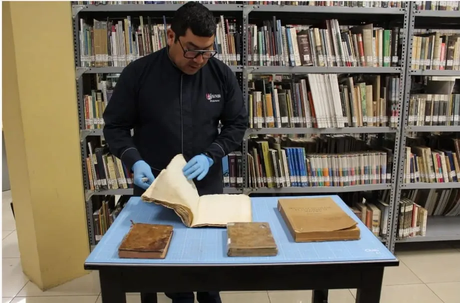 Biblioteca de la UCSP resguarda textos históricos