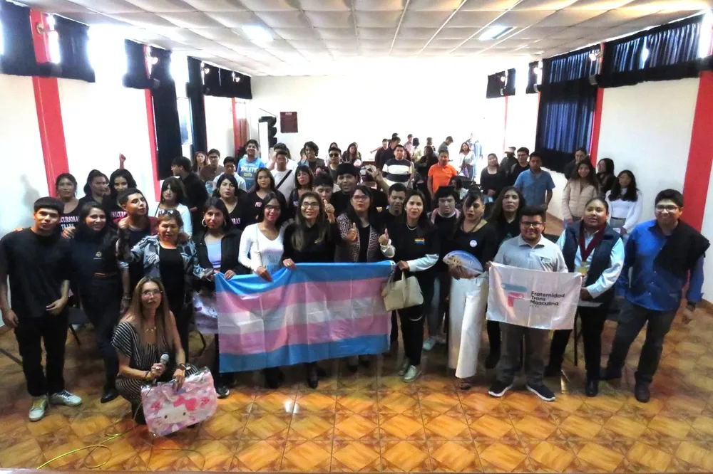 Comunidad LGTBI participó en conversatorio Realidad Transjuvenil en Arequipa