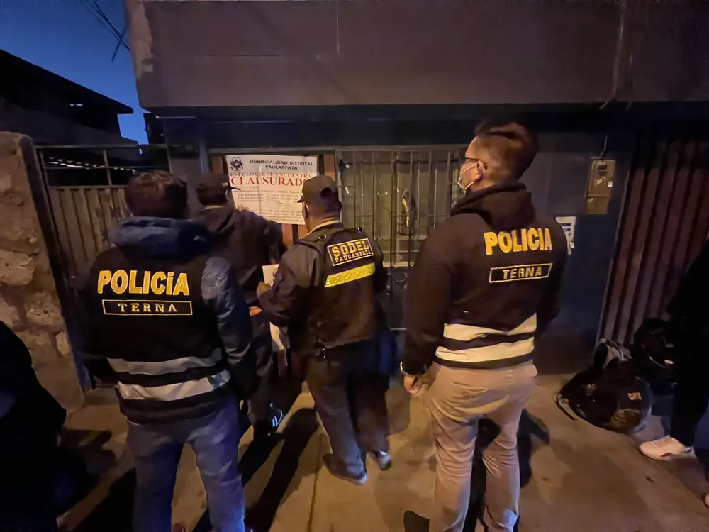 CLAUSURAN DOS LOCALES EN PAUCARPATA