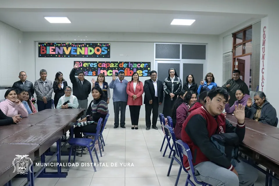25 jóvenes y adultos inician clases en CEBA aperturado en Yura