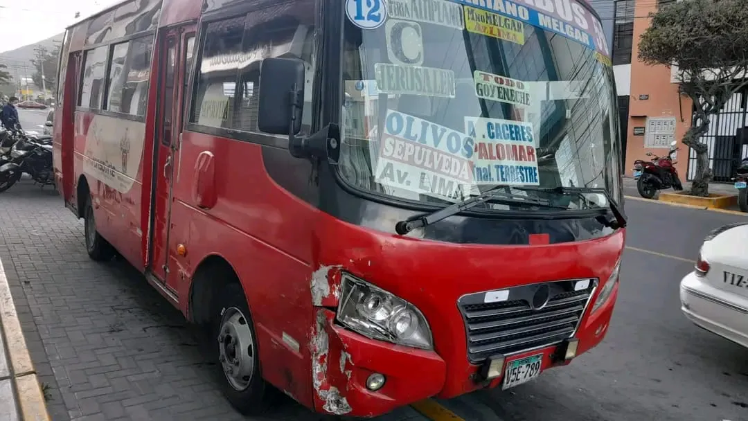 Choque entre móvil de serenazgo de Miraflores y coaster se habría producido por exceso de velocidad
