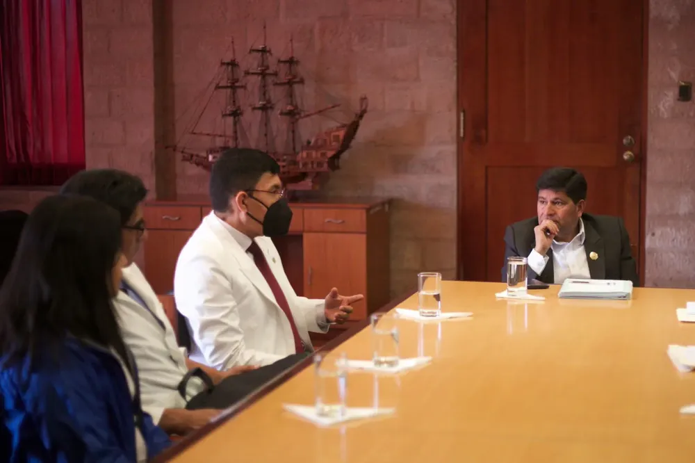 GOBERNADOR SE COMPROMETE A AGILIZAR COMPRA DE EQUIPOS PARA DETENCIÓN TEMPRANA DEL CÁNCER