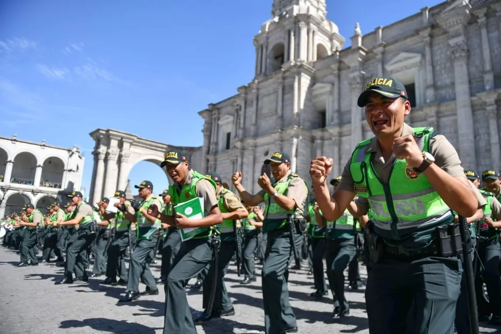 Policias-franco-Arequipa-16112023-1