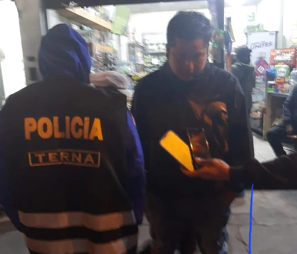 DETIENEN A VARÓN CON CELULAR REPORTADO COMO SUSTRAÍDO EN EL CERCADO