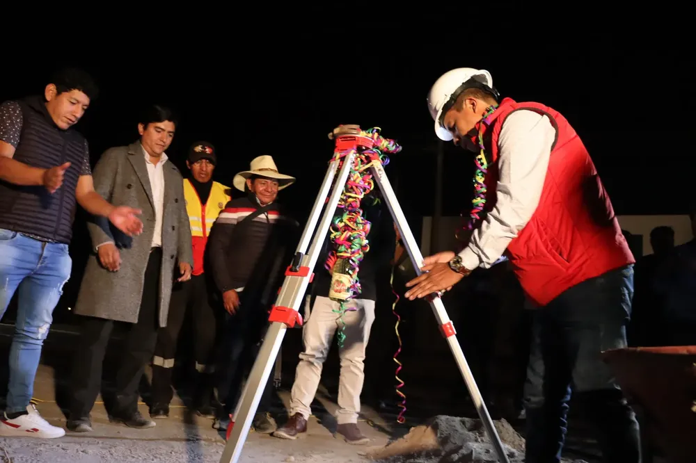 INICIAN CONSTRUCCIÓN DE BERMAS Y VEREDAS EN LOS ROSALES - LA JOYA
