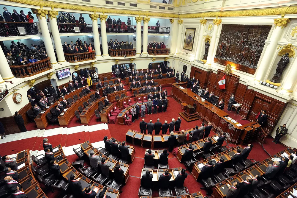 Vista_panorámica_del_Hemiciclo_de_sesiones_del_Congreso_del_Peru