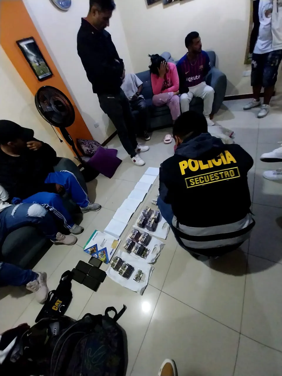 Extranjeros detenidos por extorsion