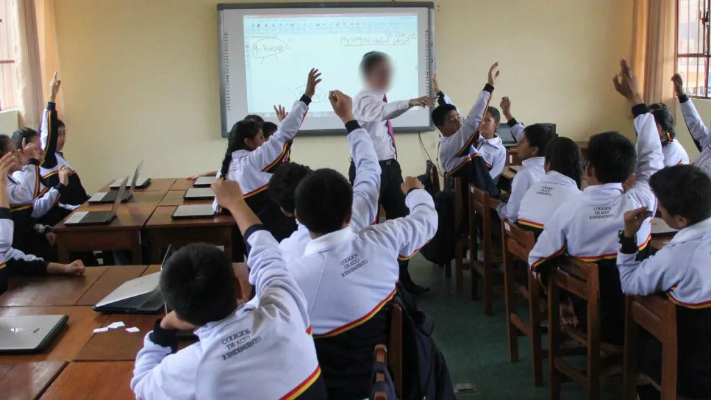 Descontaran-a-docentes-en-Arequipa-que-no-acudan-a-clases-1024x576