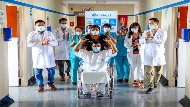 Médicos salvan a paciente con aneurisma de riñón con ayuda de impresión 3D