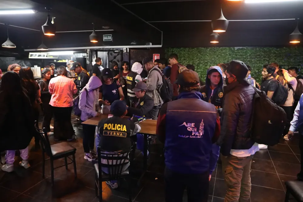 INTERVIENEN A MÁS DE 100 ESTUDIANTES EN CLAUSURA DE DISCOTECA