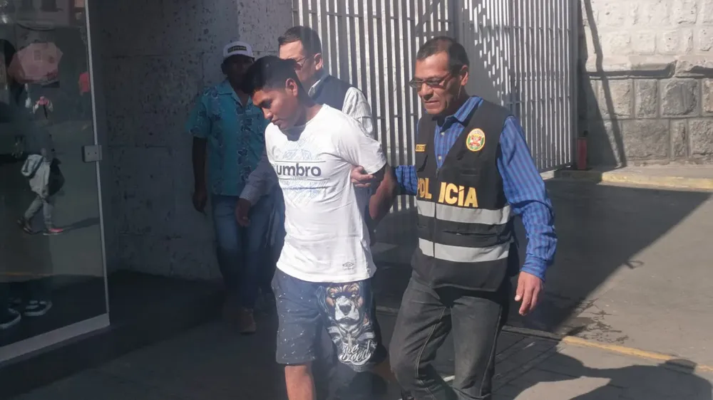 DETIENEN A VARÓN QUE TENÍA CELULAR REPORTADO COMO SUSTRAÍDO
