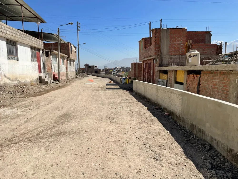 OBRA DE VÍAS EN ASOC. NUEVA ALBORADA-PAUCARPATA TIENE UN 64% DE AVANCE