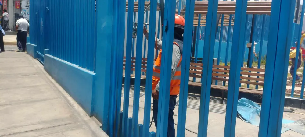 trabajos en el parque temático de Cayma
