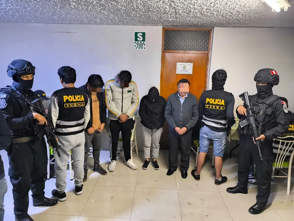 Detienen a 5 personas e incautan 53 celulares en operativo a C.C. La Muela