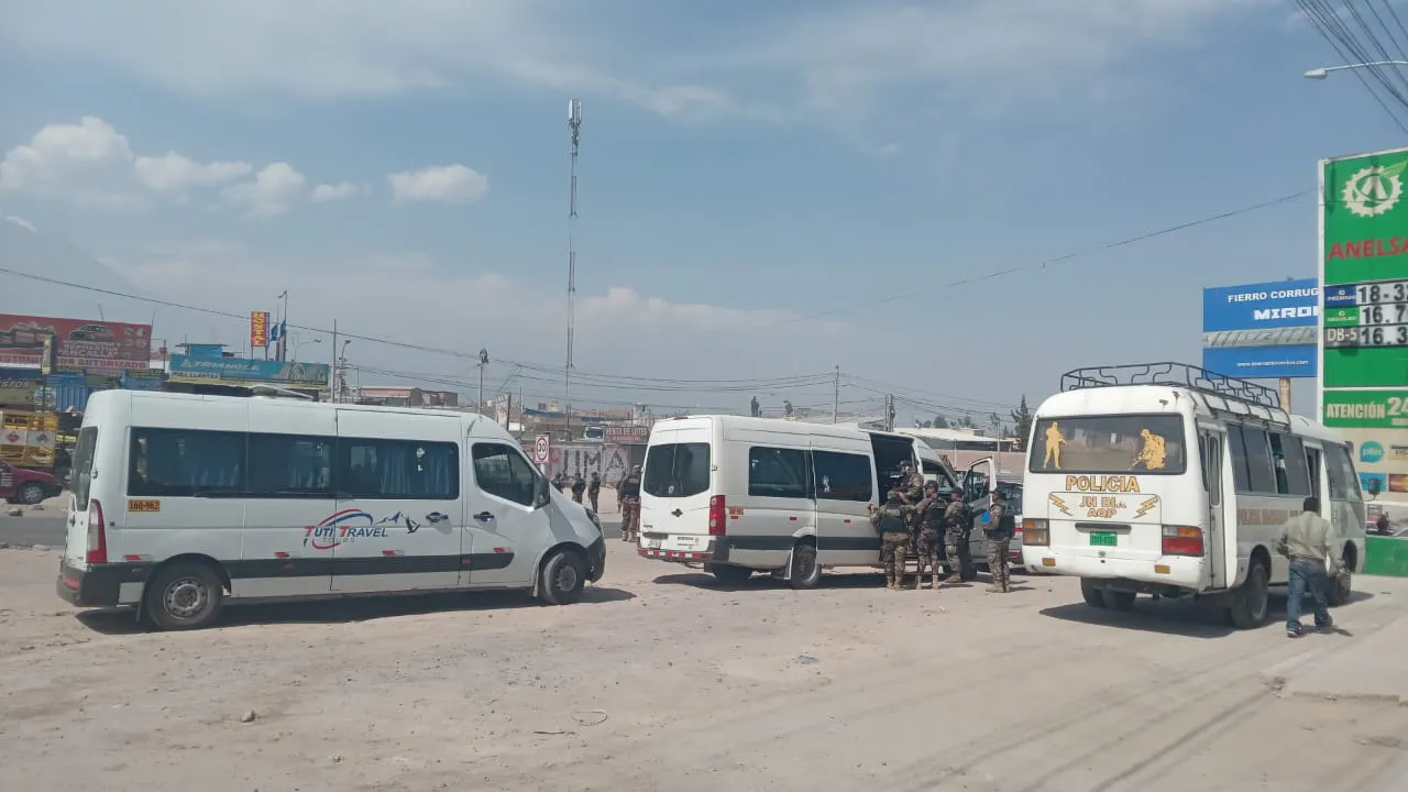 Detienen a 13 personas durante operativo en carretera Arequipa - Yura